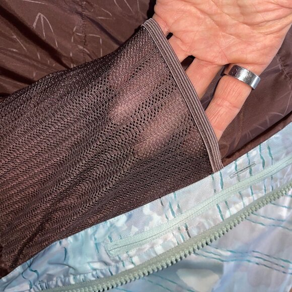 HOLDEN ski/snowboard jacket/gorgeous condition/L(pit to pit-21) - Picture 6 of 13